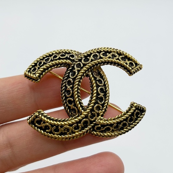 Chanel Vintage CC Logo Brooch Pin Gold Plated, with Chanel Box - Picture 2 of 5